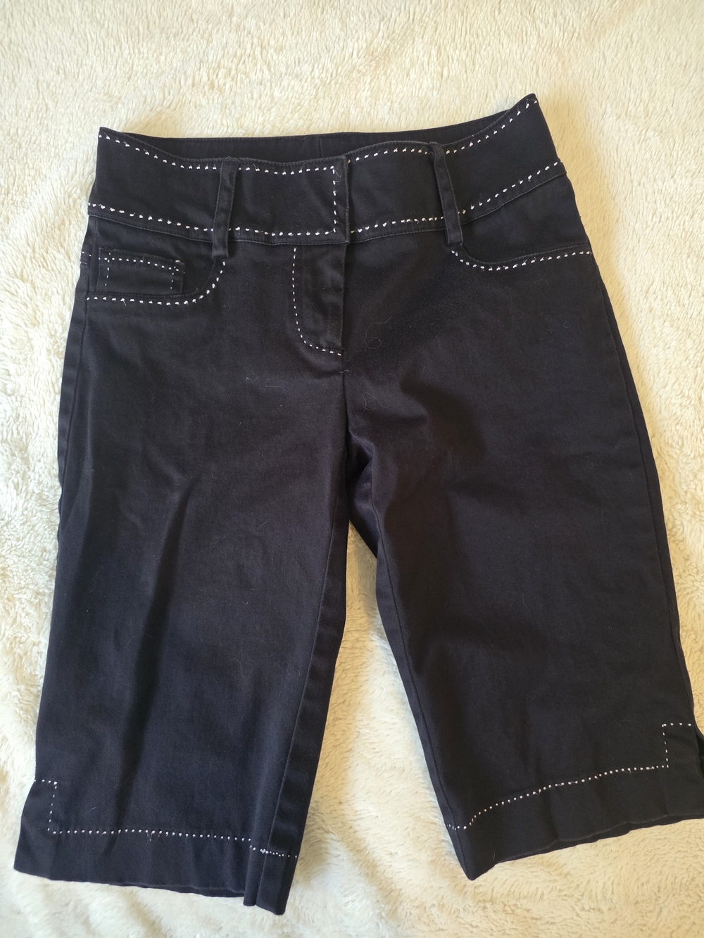 Caché Women's Black Bermuda Capri Shorts Size 0